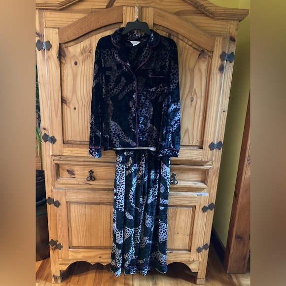 Sofia by Sofia Vergara Black and Pink Pajama Set - Picture 1 of 9